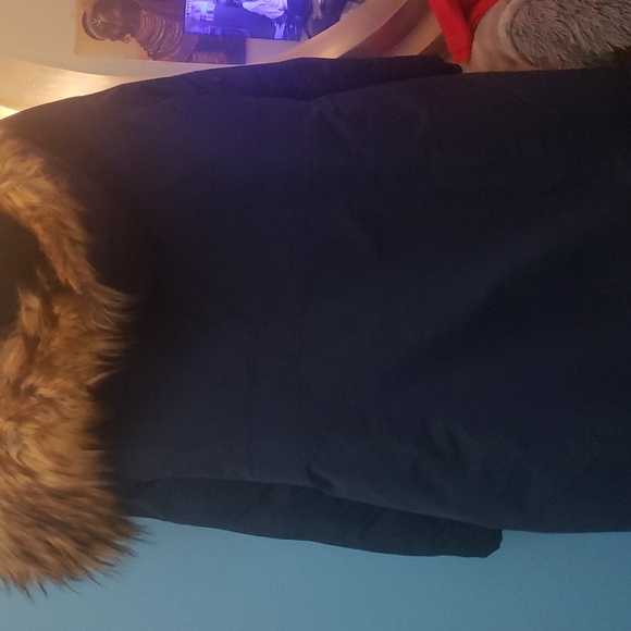 A Canada weather gear coat - Picture 4 of 9